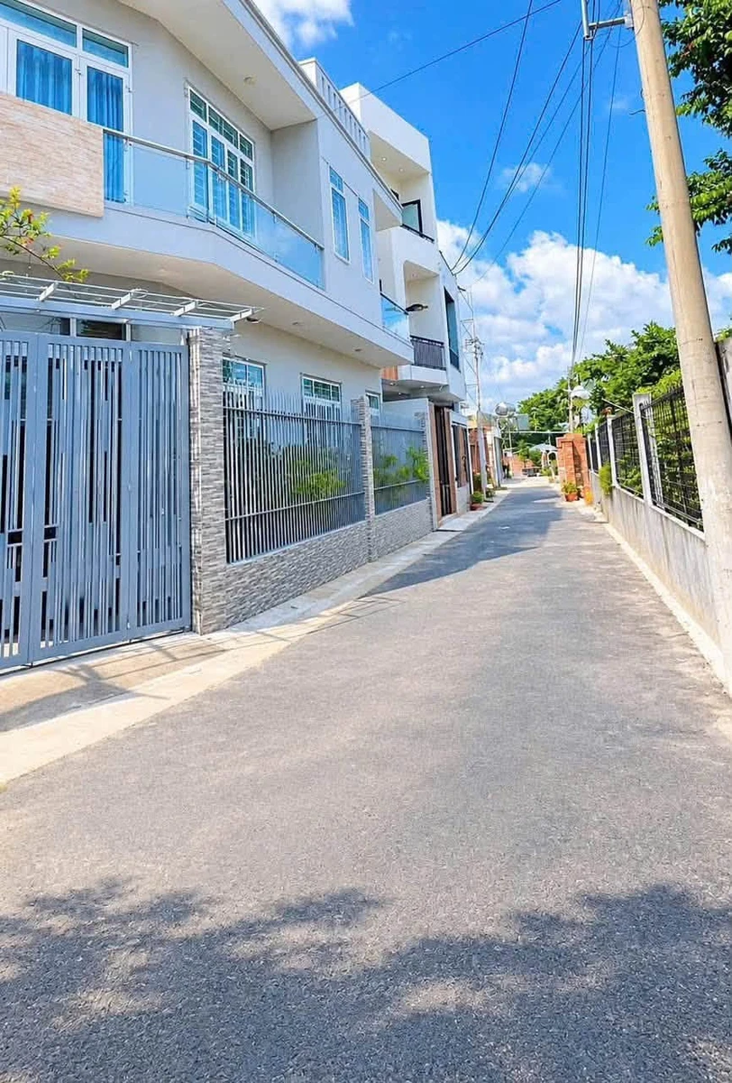 Bán nhà 1 trệt 2 lầu 76,5 m² Tân Phong 4 tỷ 180 - Ảnh thu nhỏ 2