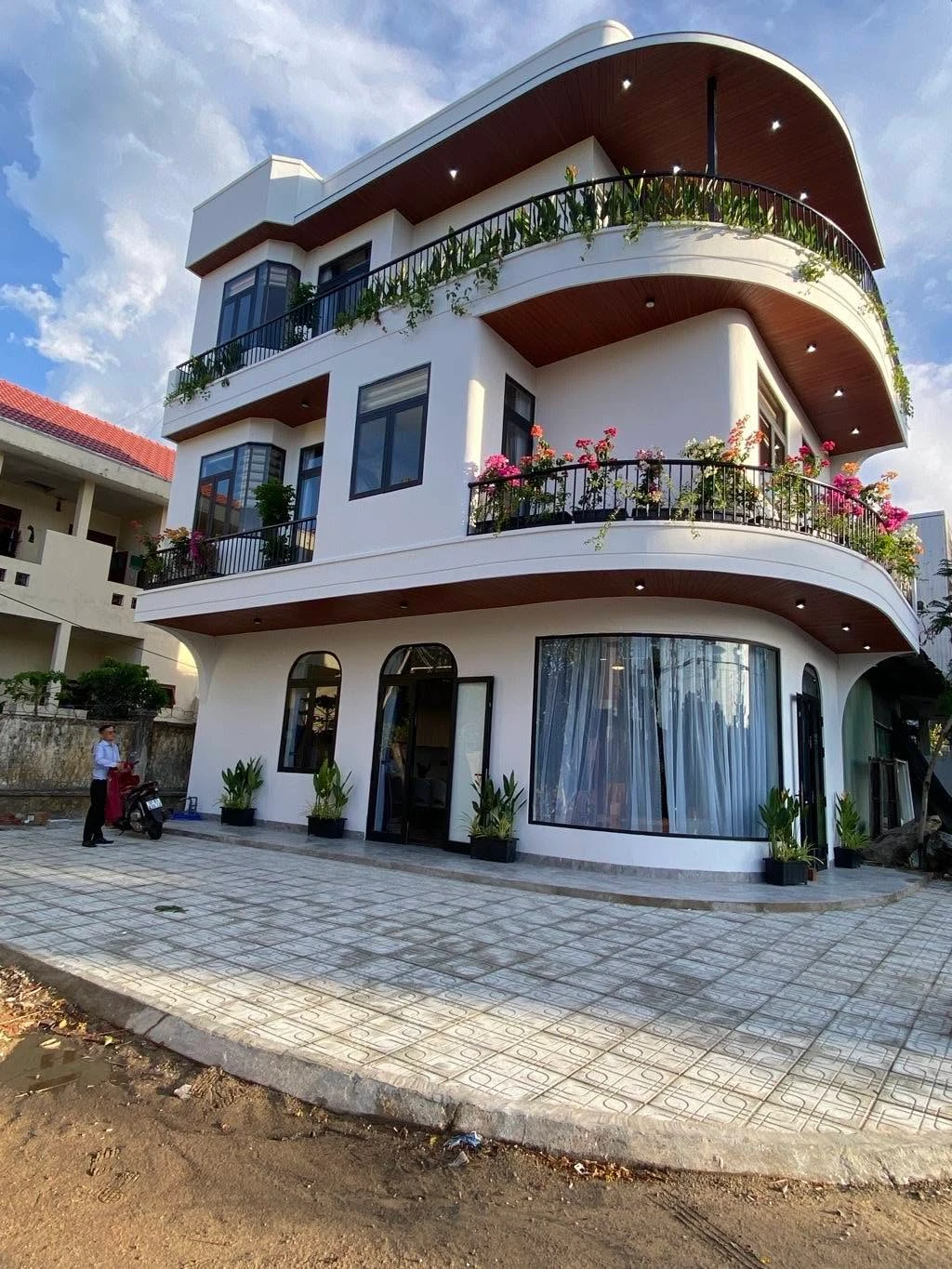 Bán nhà 3 tầng góc 2 mặt tiền 78.5m2, gần biển Đà Nẵng - Ảnh 1