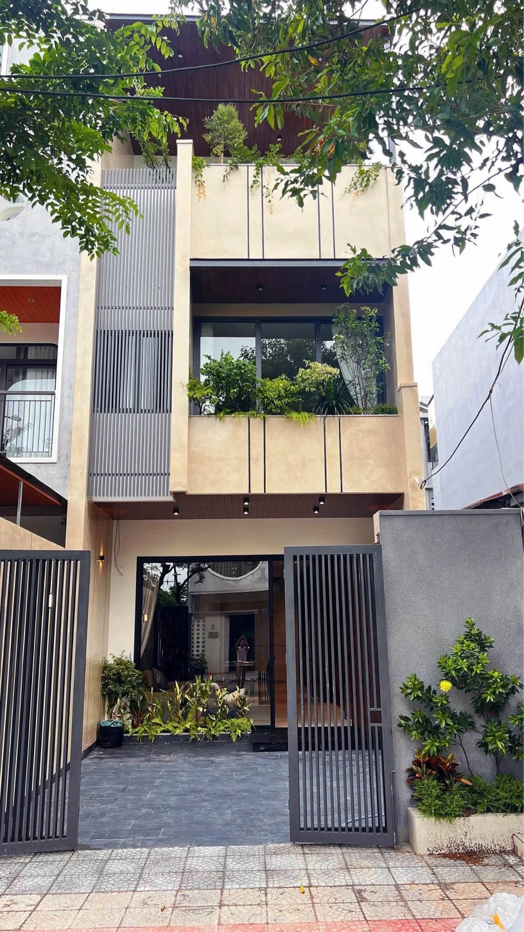 Bán nhà 3 tầng 105m² 4PN Hòa Xuân 8.9 tỷ - Ảnh 1