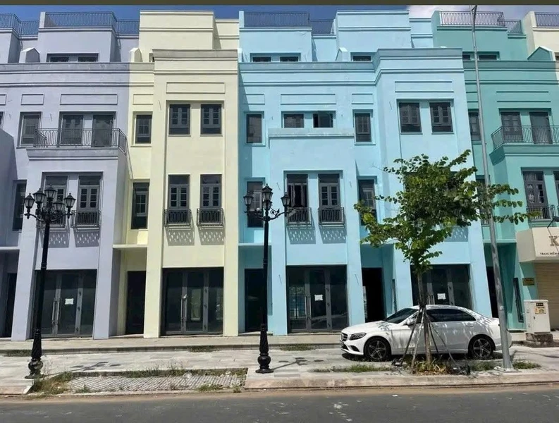 Bán shophouse 1 trệt 3 lầu 322.9m² Đại lộ Ánh Sáng Cần Thơ