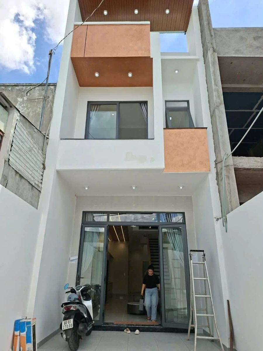 Bán nhà thiết kế 1 trệt 1 lầu 3 phòng ngủ, 4x25m, sổ riêng, gần Nguyễn Ái Quốc, Tam Hiệp - Ảnh thu nhỏ 3
