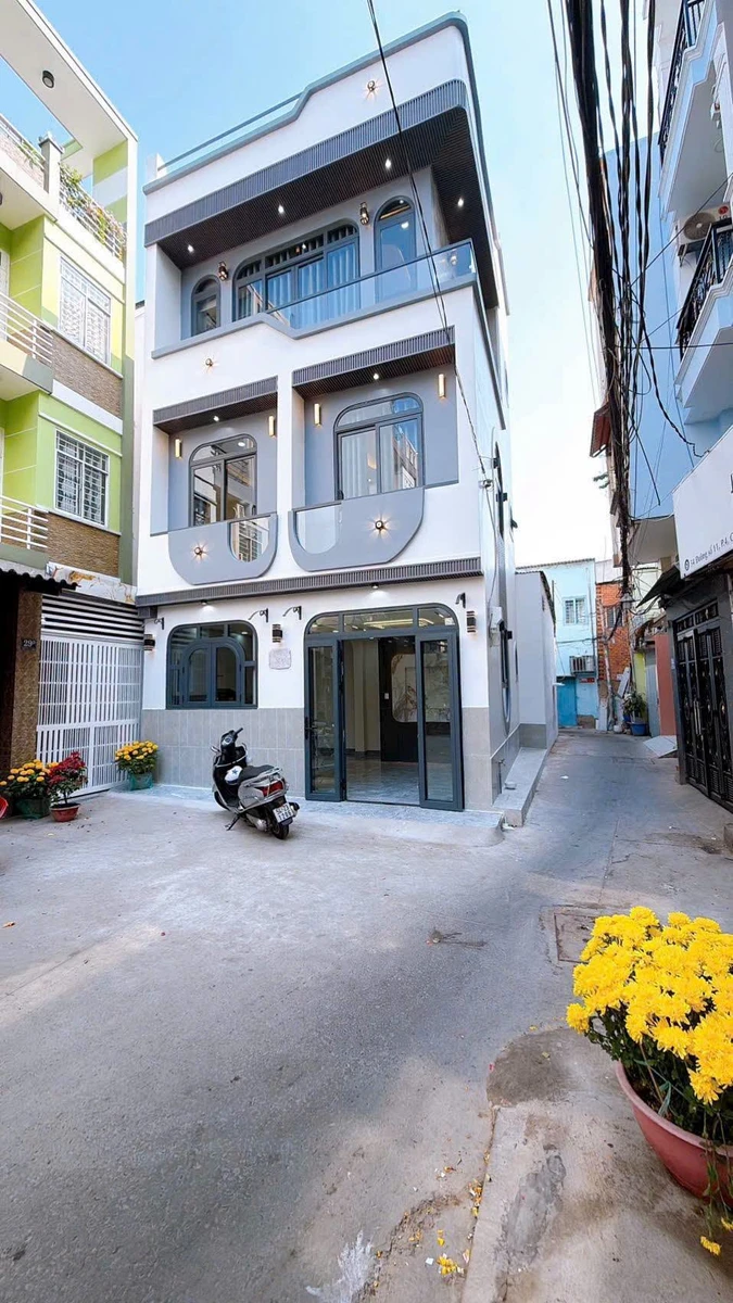 Bán nhà mới Q4 125.6m² 3 phòng 9.3 tỷ - Ảnh 1
