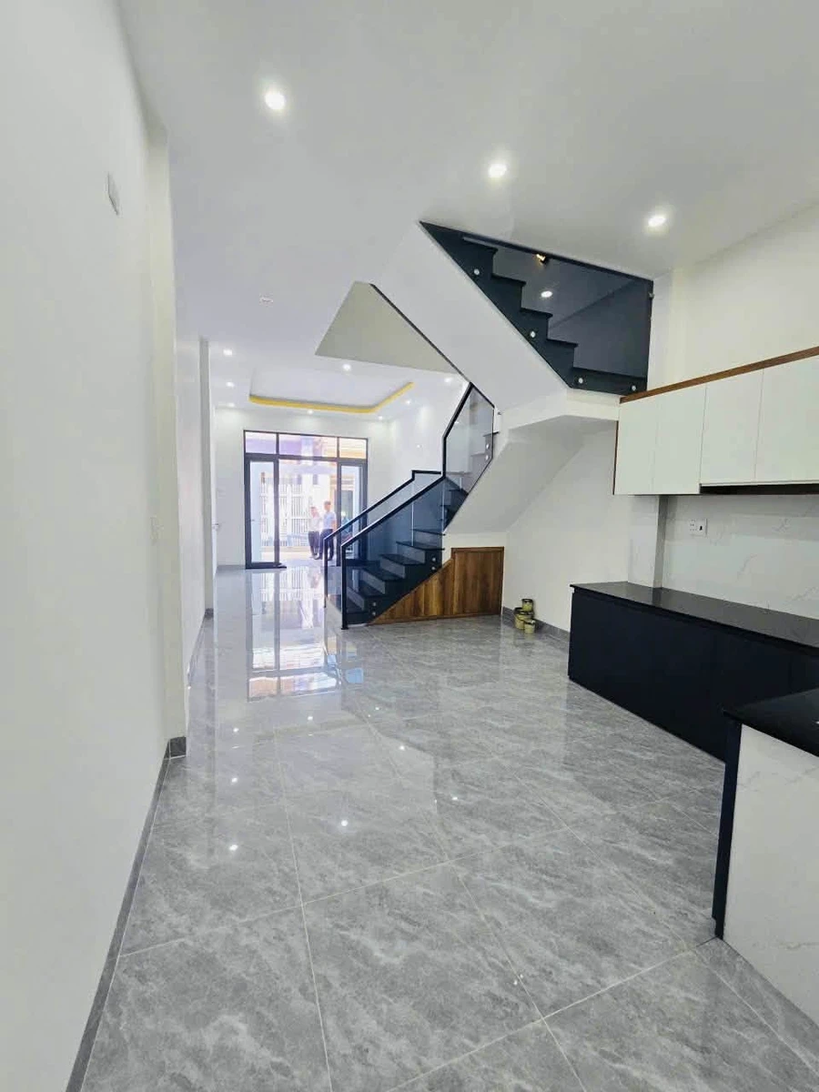 Bán nhà 2 tầng hẻm ô tô đường Nguyễn Công Phương, sàn 124m2, giá khoảng 1,7 tỷ, Quảng Ngãi - Ảnh thu nhỏ 3