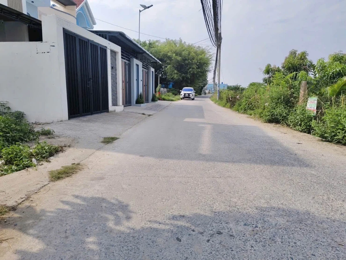 Bán nhà trệt lầu 4.5x25m hẻm Tỉnh lộ 824, Đức Hòa, Long An giá 1,85 tỷ - Ảnh 1