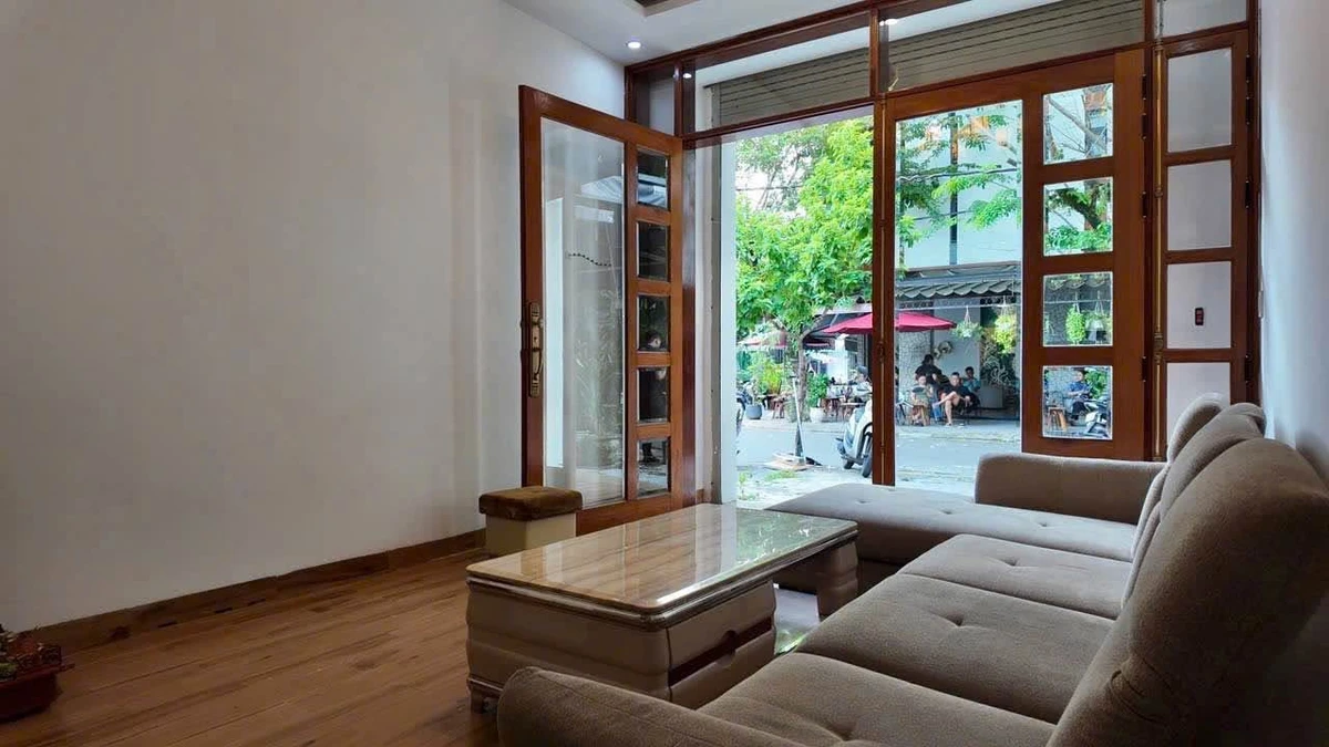 Bán nhà 4 tầng mặt tiền Cao Xuân Dục, 60m2, 5PN, giá 7,9 tỷ, gần sông Hàn Đà Nẵng - Ảnh thu nhỏ 2