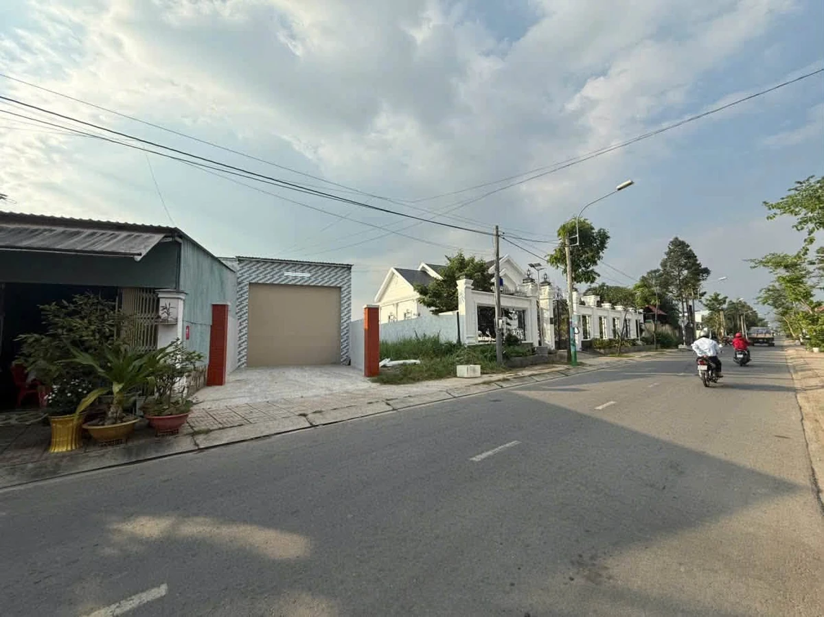 Bán nhà 205m2 mặt tiền Nguyễn An Ninh, Cần Giuộc 4.8 tỷ - Ảnh thu nhỏ 2