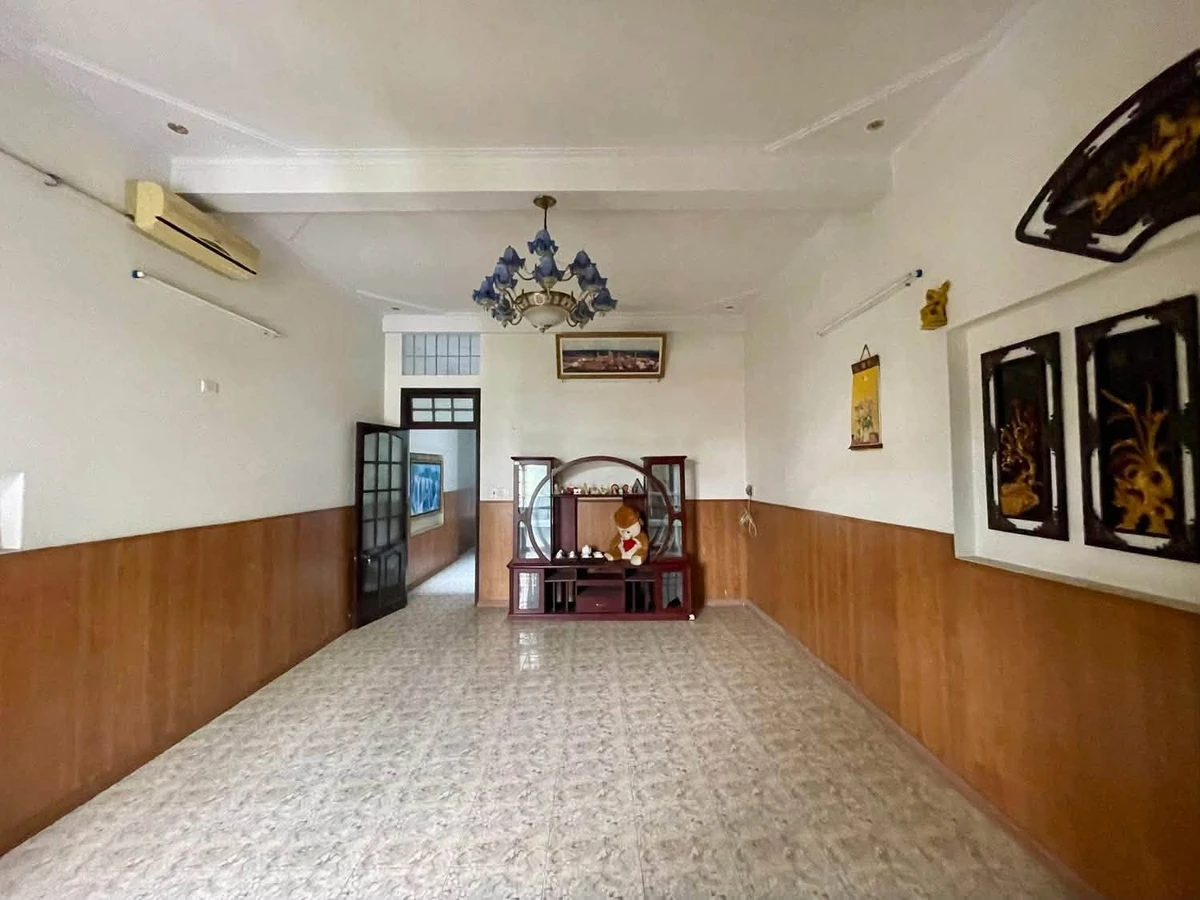 Bán nhà 3 tầng mặt tiền 120m2 Quảng Ngãi 4.6 tỷ - Ảnh thu nhỏ 5