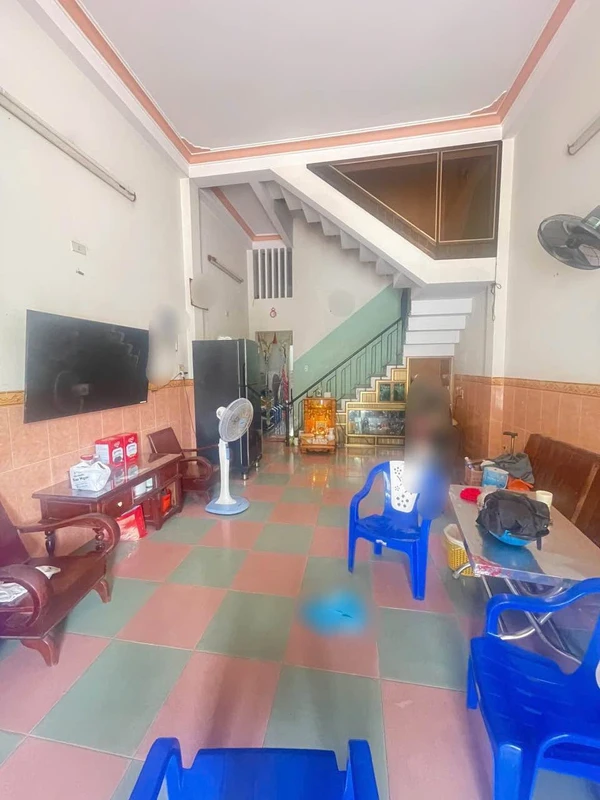 Bán nhà 2 tầng mặt tiền đường Tây Sơn, Quy Nhơn, 64m2, 4 phòng ngủ