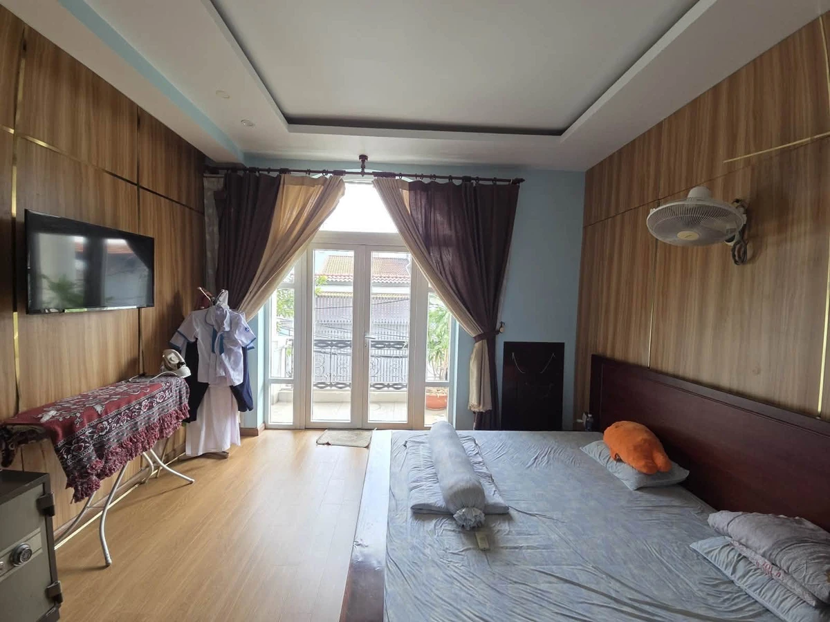 Bán nhà 3 tầng 166m2 đường Lê Văn Chí gần Ngã Tư Thủ Đức giá 13,5 tỷ - Ảnh thu nhỏ 3