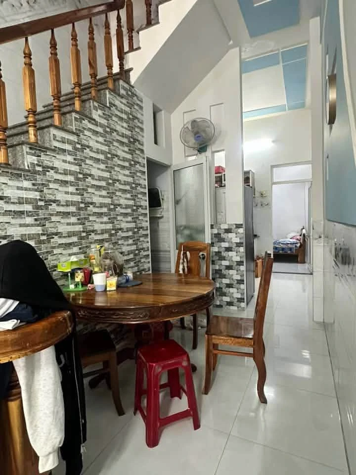 Bán nhà mặt tiền 2 tầng 49,5m² Thành Thái, gần chợ, 3 tỷ - Ảnh thu nhỏ 2