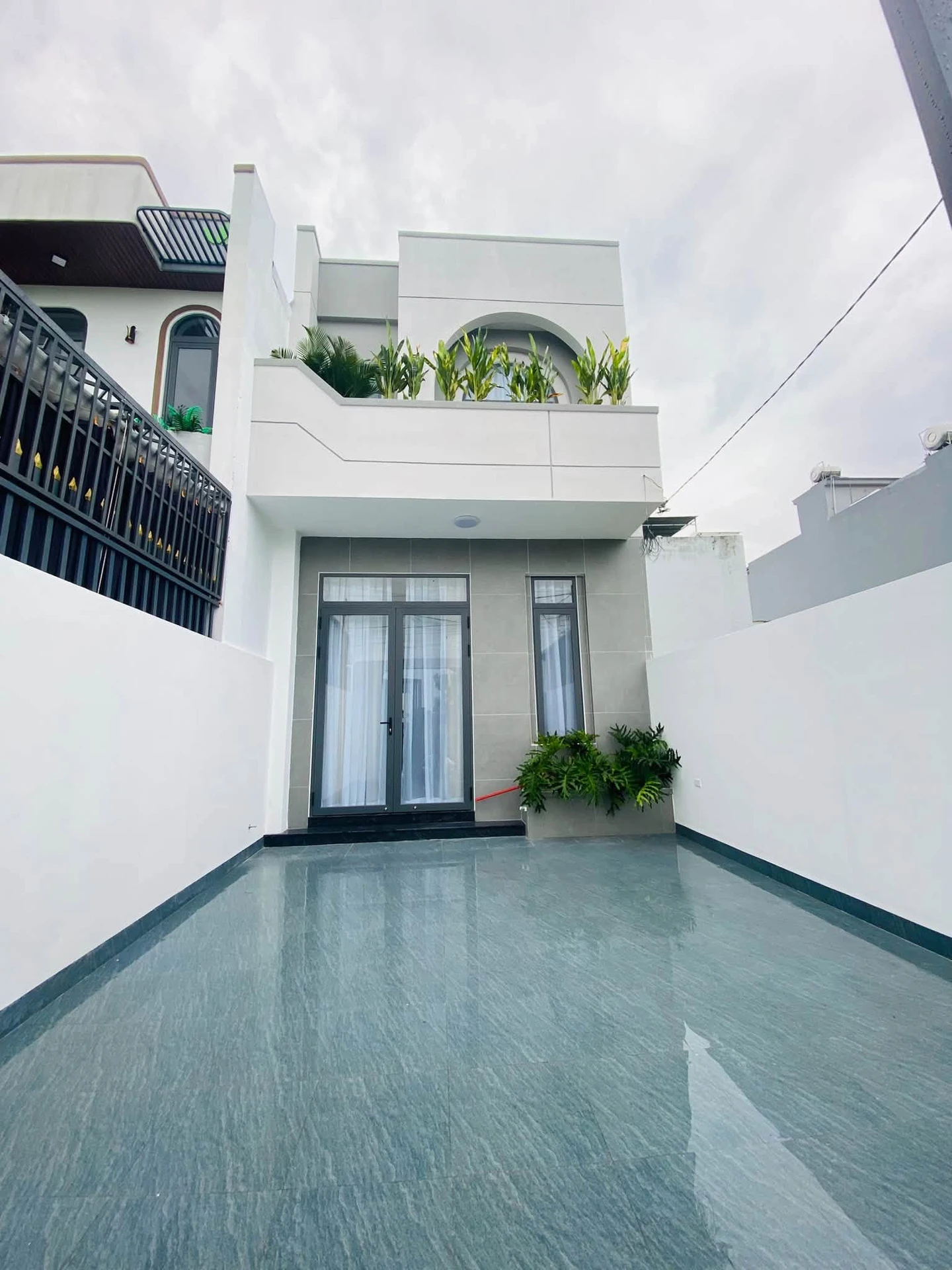 Bán nhà 1 trệt 1 lầu 100m2, 3PN, sân ô tô, sổ riêng tại Changshin Tân Triều, Đồng Nai - Ảnh 1