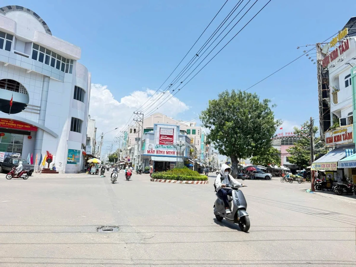 Nhà 1 trệt 1 lầu mặt tiền kinh doanh Phan Thiết 155m2, giá 22,99 tỷ - Ảnh thu nhỏ 2