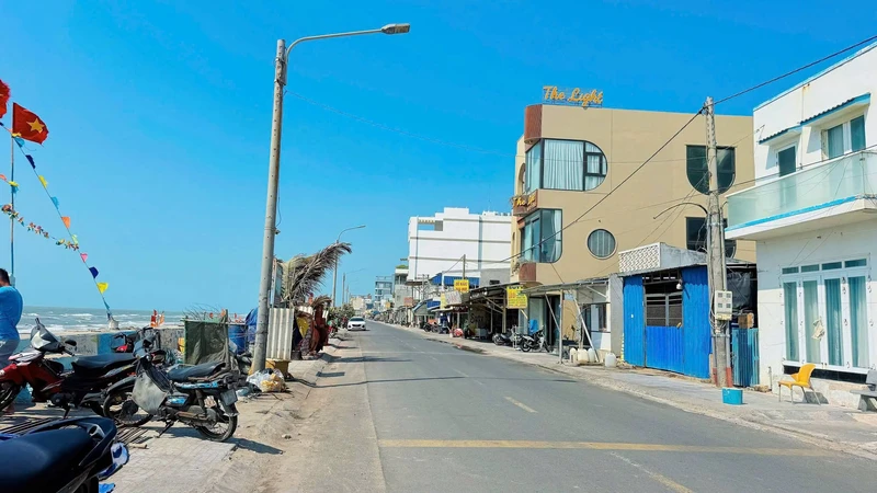 Bán lô góc đất mặt tiền bờ kè Phước Hải 152.8m2, có homestay
