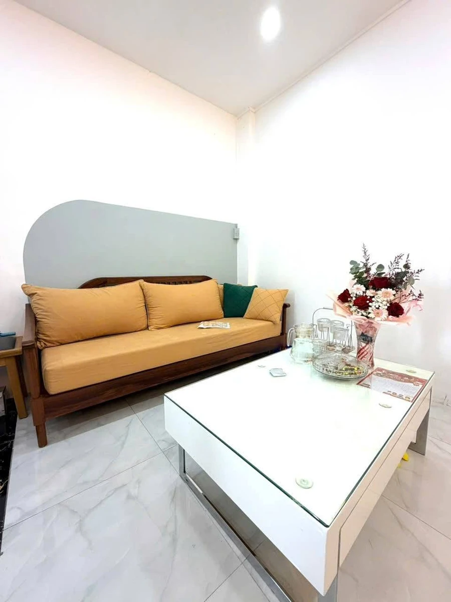 Bán nhà 2 tầng 40m2, 2PN Quận 1 trên 5 tỷ - Ảnh thu nhỏ 2