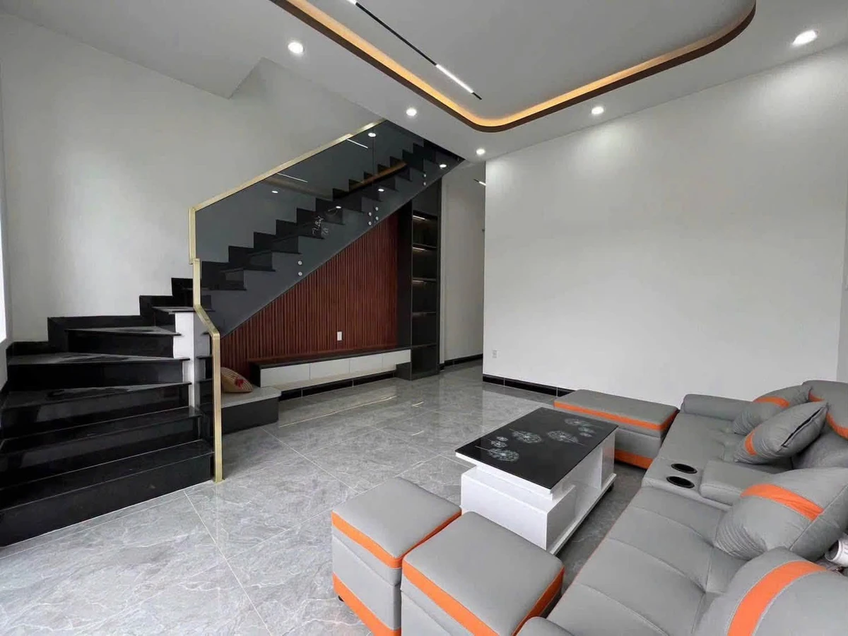 Bán nhà mặt tiền Hoàng Lê Kha, 80m2, 3 PN, Rạch Giá - Ảnh thu nhỏ 2
