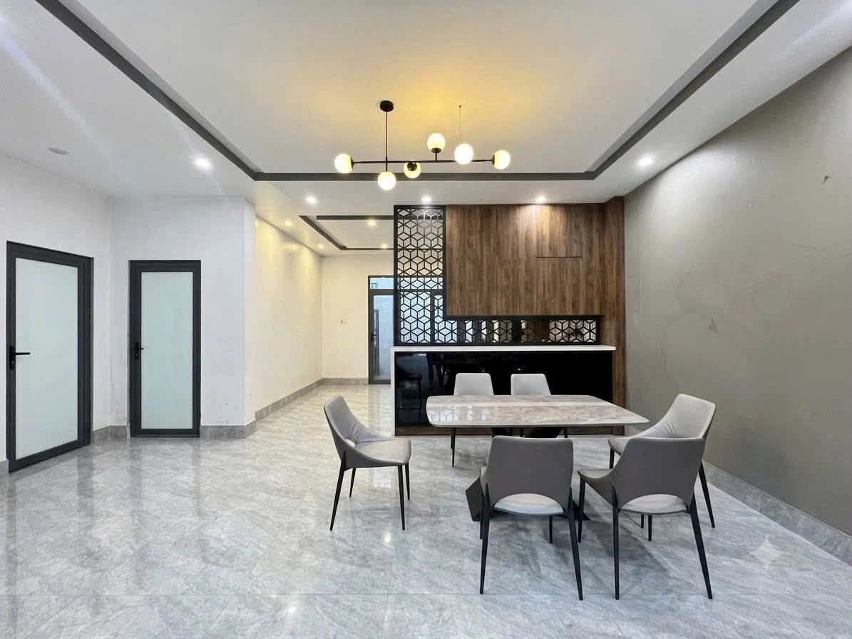 Bán biệt thự mặt tiền Văn Cao Rạch Giá, 200m², 3PN, 5,95 tỷ - Ảnh thu nhỏ 4