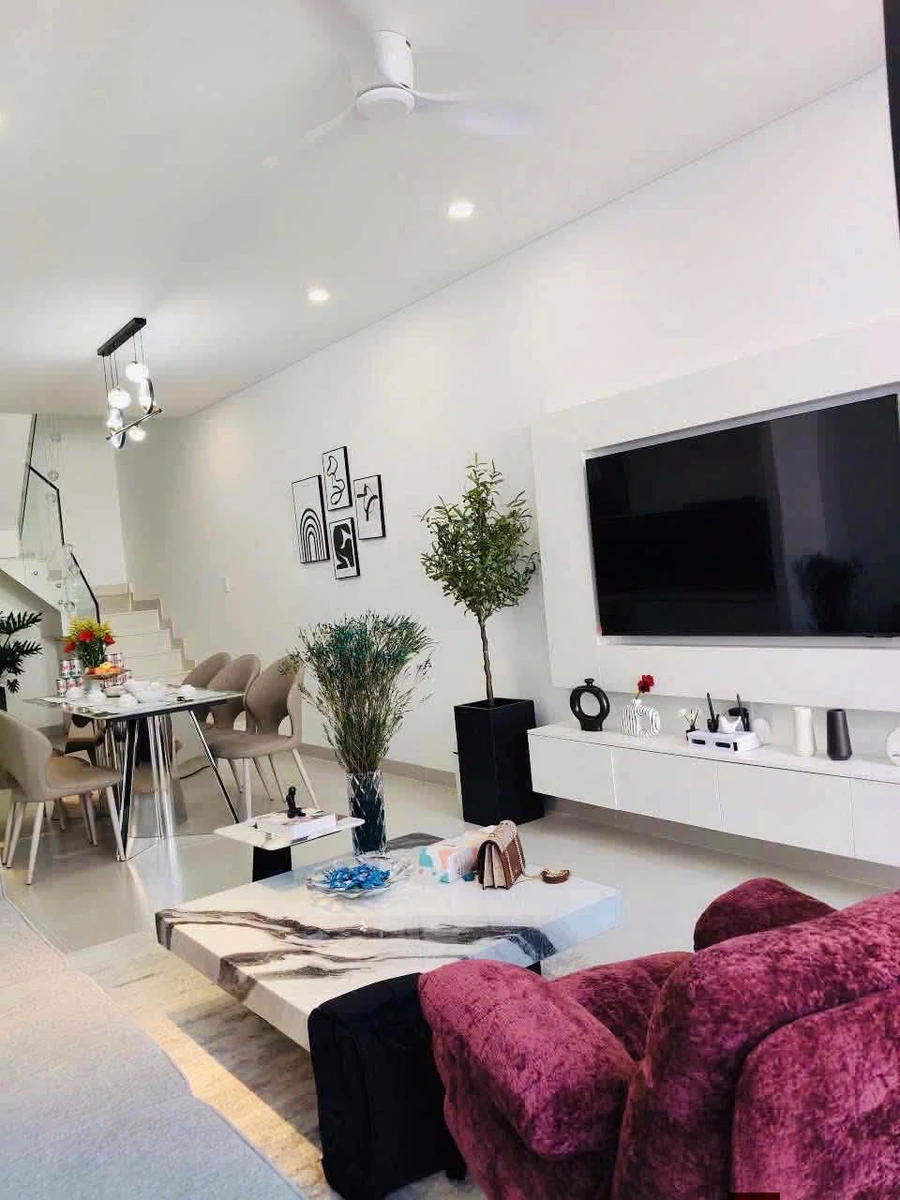 Bán nhà mặt tiền 17 Tuệ Tĩnh 4x16m, 1 trệt 2 lầu, full nội thất, giá 4,95 tỷ - Ảnh thu nhỏ 3