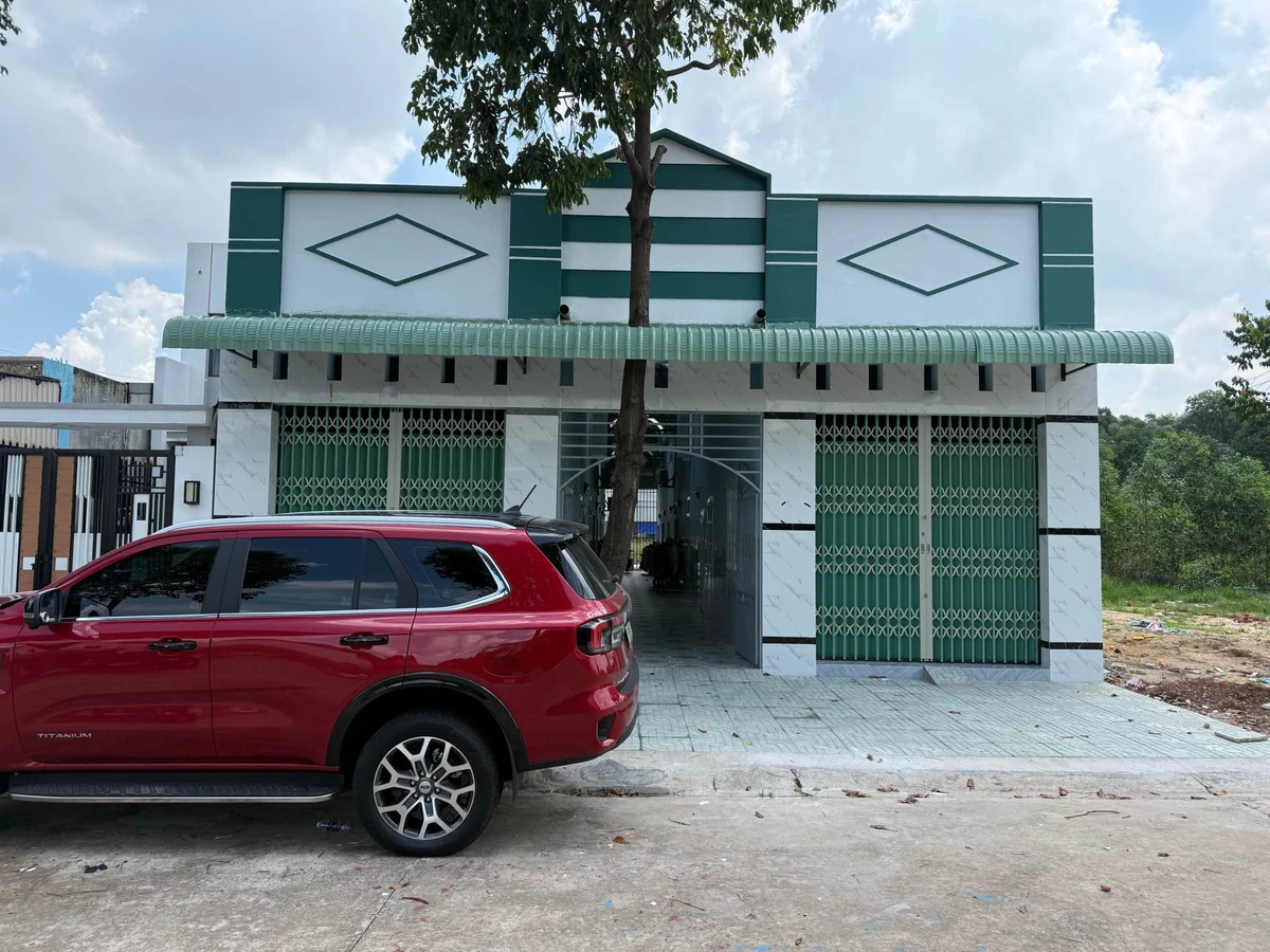Bán cặp trọ 10x30m, 8 phòng, thu nhập 22 triệu/tháng, Bình Dương - Ảnh 1