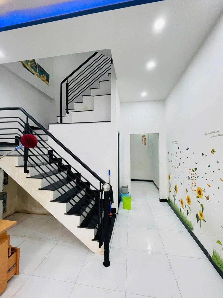 Bán nhà 3 tầng hẻm 6m 4.3x12m gần chợ Long Trường, Quận 9, giá 3.9 tỷ - Ảnh 1