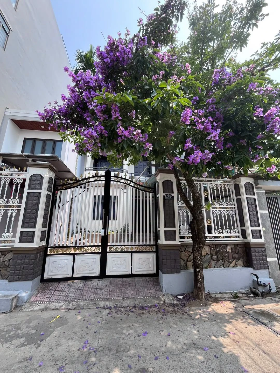 Bán nhà 3 tầng 9 căn hộ 236m2 kiệt Chính Hữu gần biển - Ảnh 1