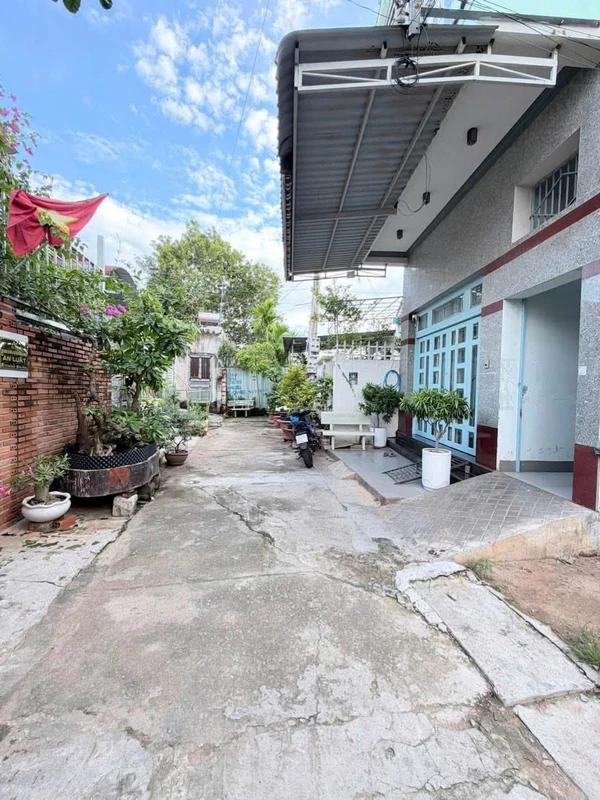 Bán nhà phố Đà Lạt 200m² mặt tiền 10m, 16 phòng, 8,2 tỷ hxhbinhthanh