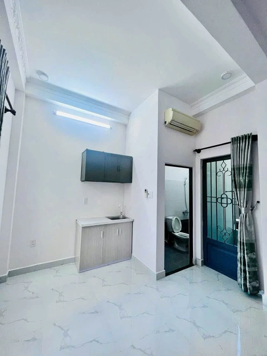 Bán nhà hẻm 79m2, 1 trệt 2 lầu, 5PN gần Nhà Thờ Xóm Chiếu, Phường 16, Quận 4 - Ảnh thu nhỏ 4