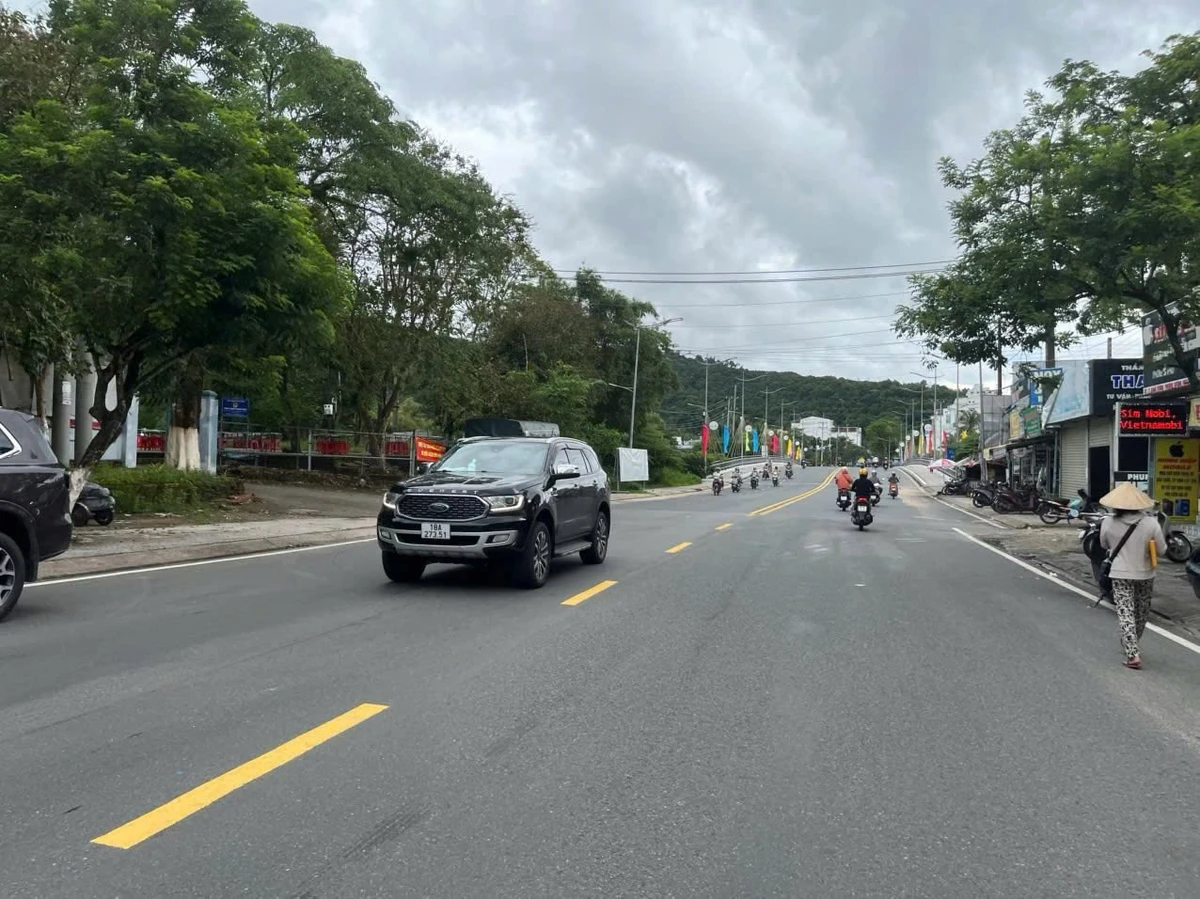 Bán lô đất 300m² Dương Đông Phú Quốc giá 2 tỷ - Ảnh 1