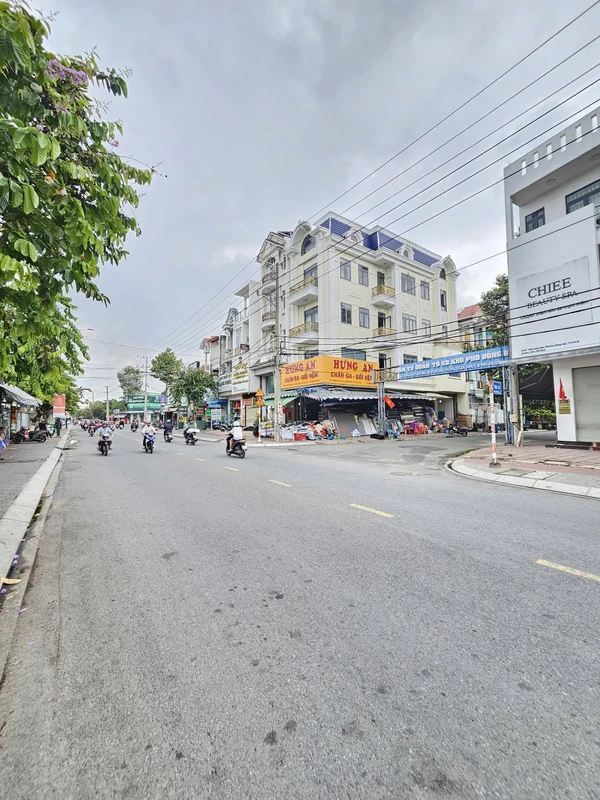Bán nhà mặt tiền kinh doanh 80m2 10 tỷ Dĩ An
