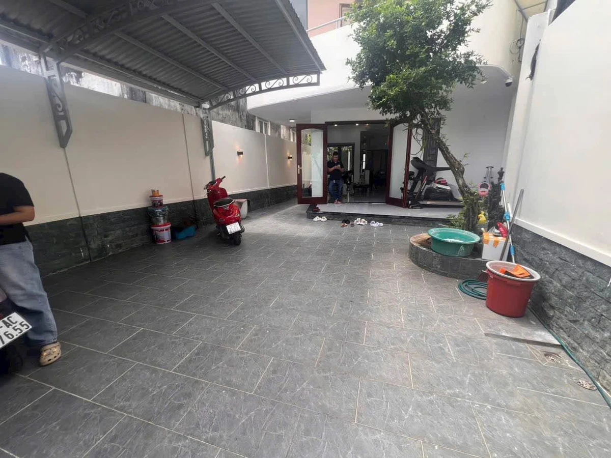 Bán nhà hẻm Nguyễn Công Trứ 170m2, 3PN 3WC, sân ô tô, view hồ Ea Tam, giá 4,5 tỷ - Ảnh 1