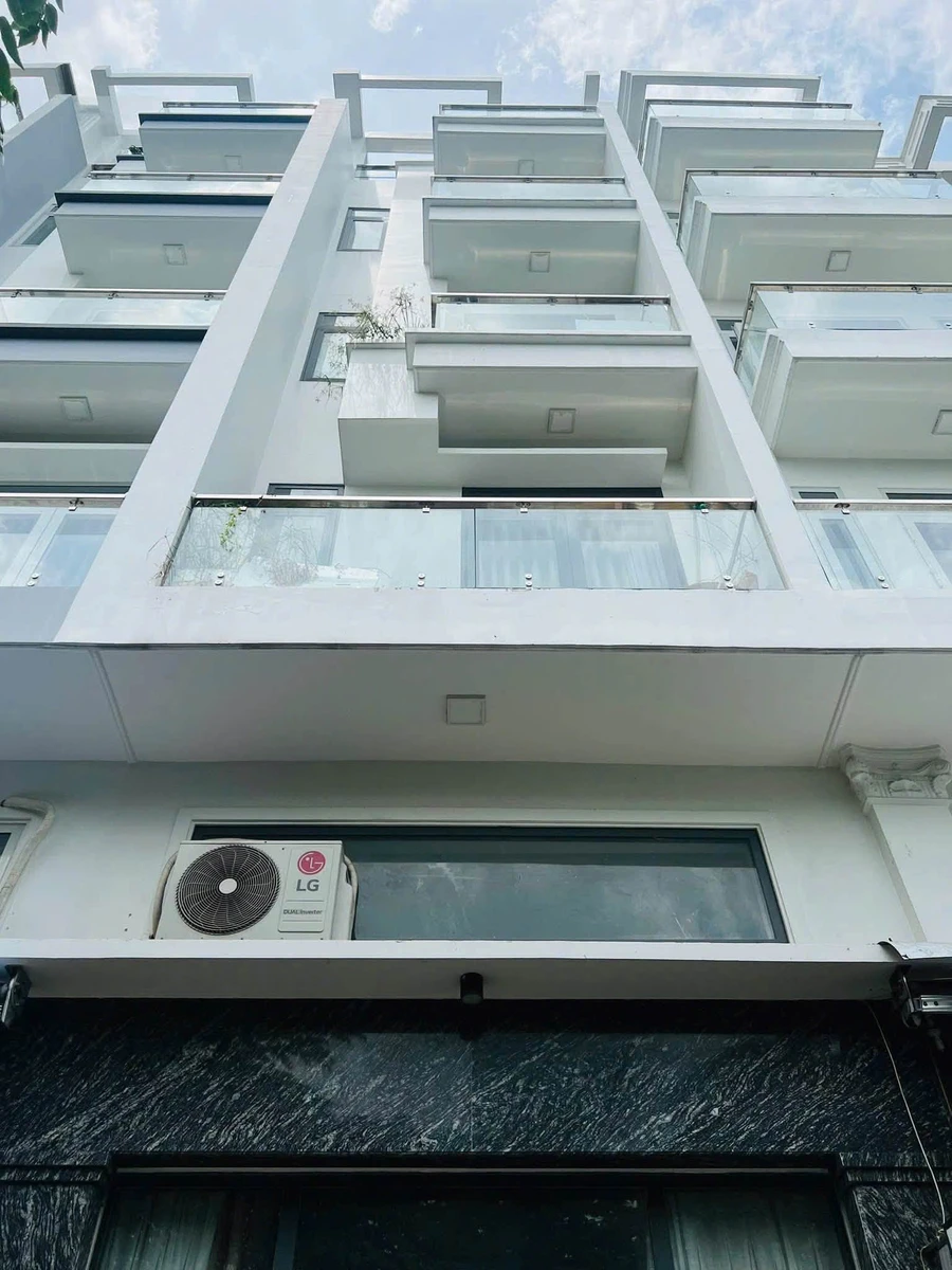 Bán nhà hẻm Lạc Long Quân Quận 11, 6 tầng 6PN 5WC - Ảnh 1