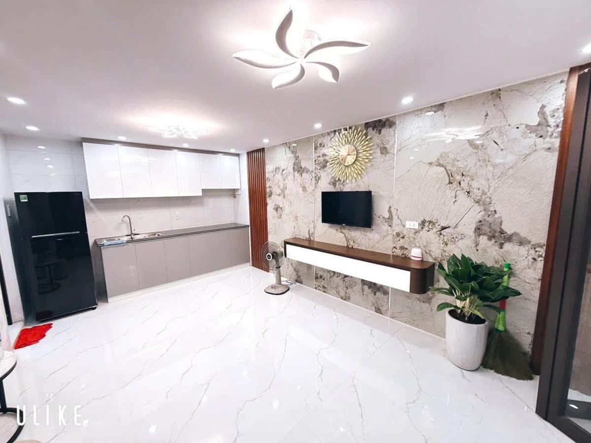 Bán nhà 2 tầng 40m² nội thất đầy đủ Quận 5 - 1,899 tỷ - Ảnh thu nhỏ 2