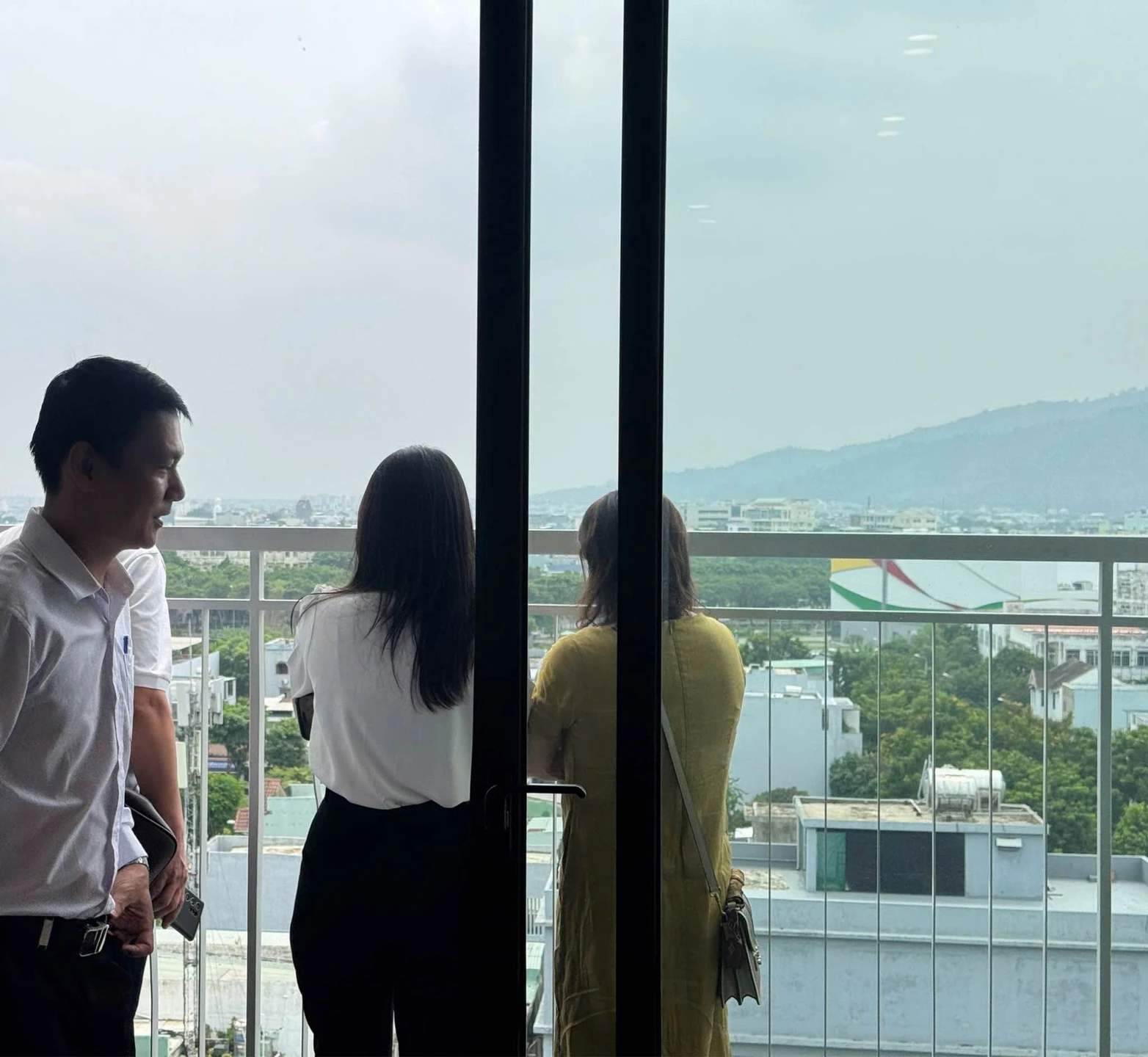 Cho thuê căn hộ góc 68m² tầng 12 view biển, full nội thất, Đà Nẵng - Ảnh 1