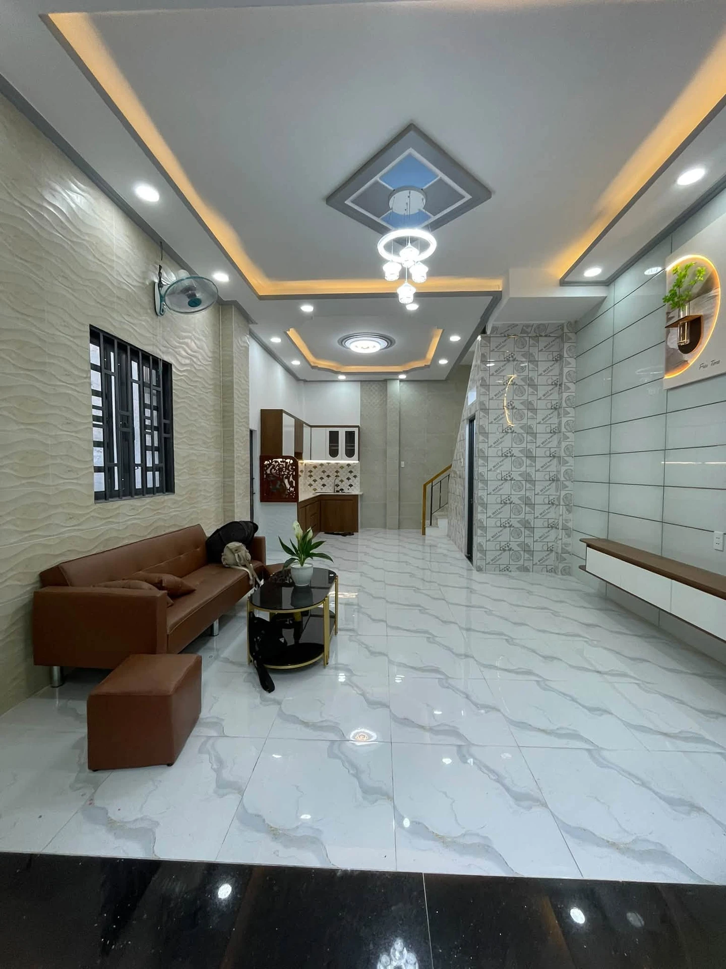 Bán nhà 2 tầng 2PN 4,6x10m sổ hồng riêng đối diện bến xe Miền Tây, Bình Tân giá 3,8 tỷ - Ảnh 1