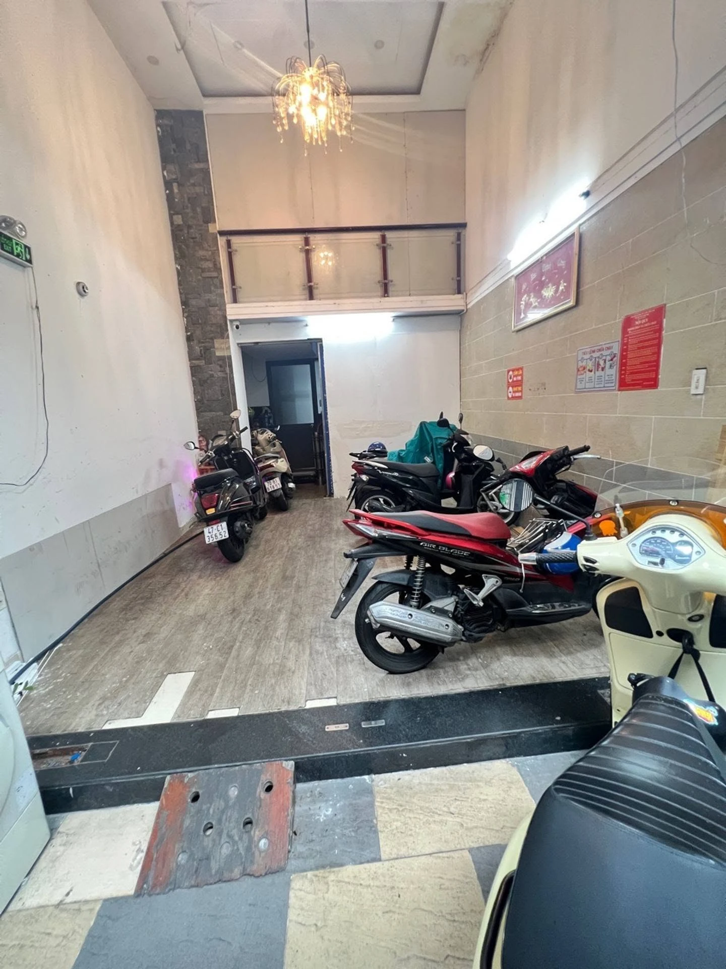 Bán nhà 5 tầng hẻm ô tô, 2 căn có lối đi riêng, dòng tiền tốt, giá khoảng 16 tỷ gần Quận 1 - Ảnh 1