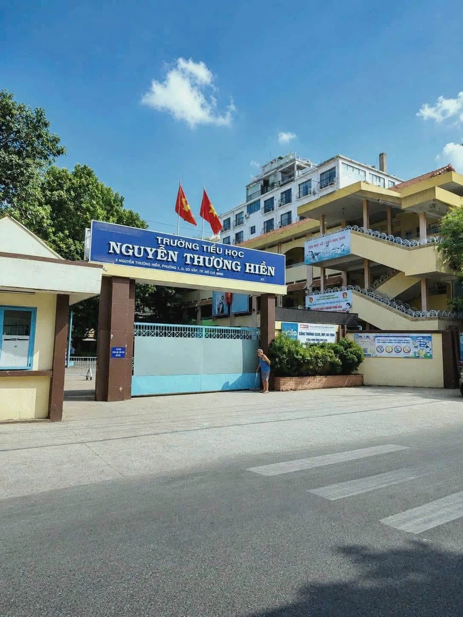 Bán nhà mặt tiền 4 tầng 68m2 đường kinh doanh, Bình Thạnh giáp Phú Nhuận, giá 15,2 tỷ - Ảnh 1