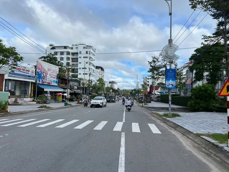 Bán lô đất xây khách sạn view biển Dương Đông 336m2, giá 6 tỷ