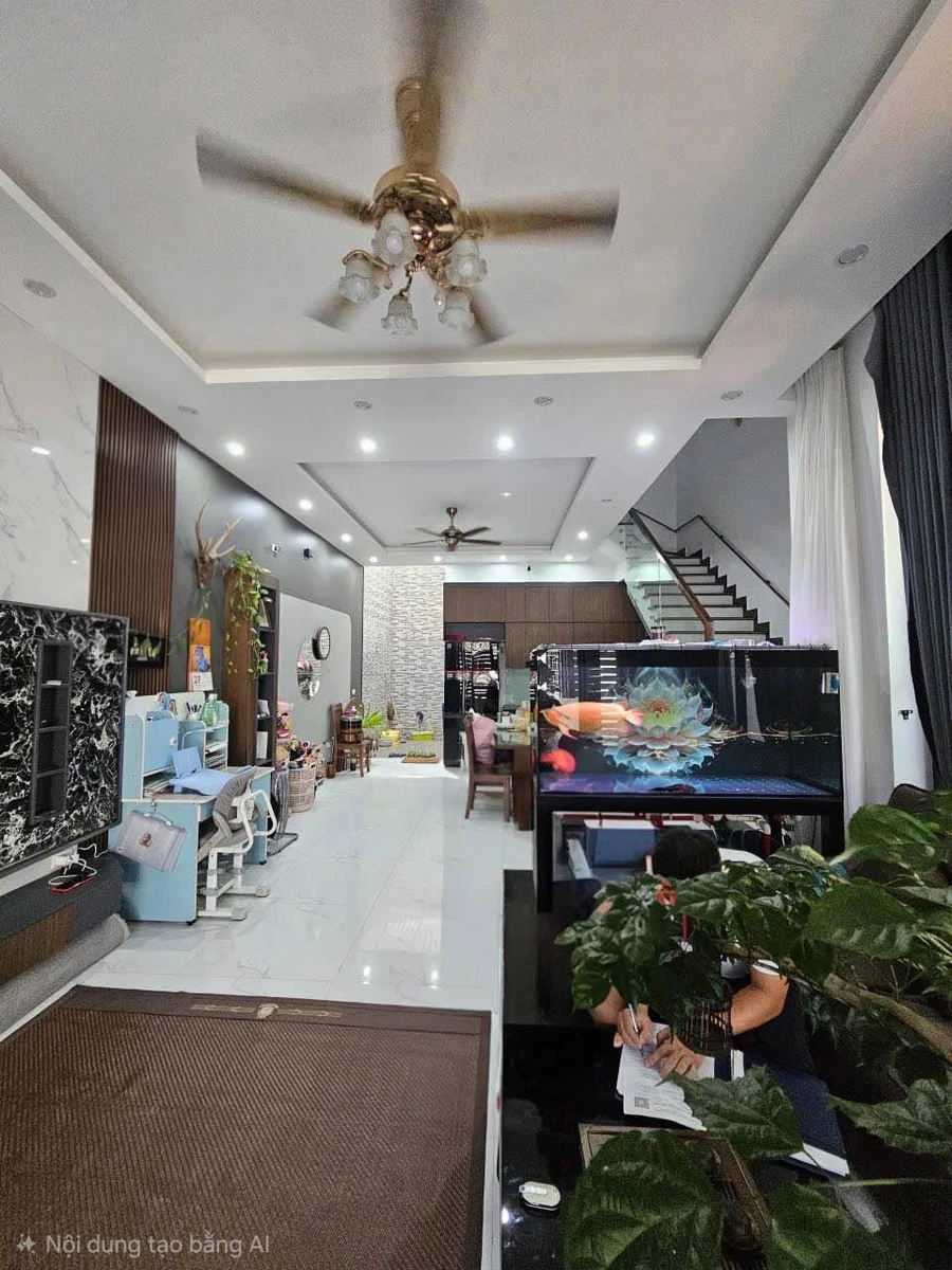 Bán nhà 3 tầng 100m² mặt tiền 6m, Lê Lai, Quận 1 - Ảnh 1