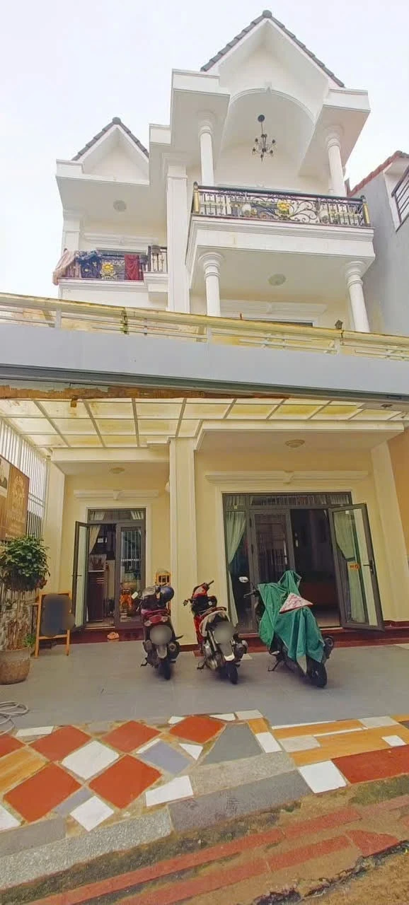 Bán nhà Đà Lạt 360m² 5 phòng ngủ 7,5 tỷ Phường 9 - Ảnh 1