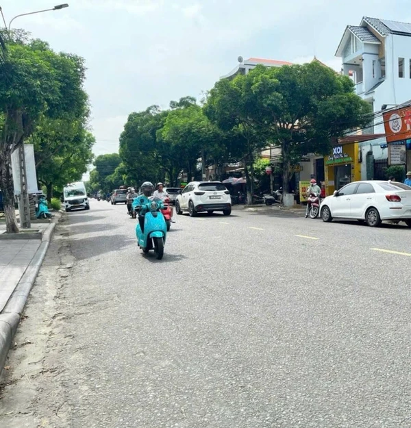 Bán nhà mặt tiền 245m² 2 lầu đường Phan Trung, Biên Hòa