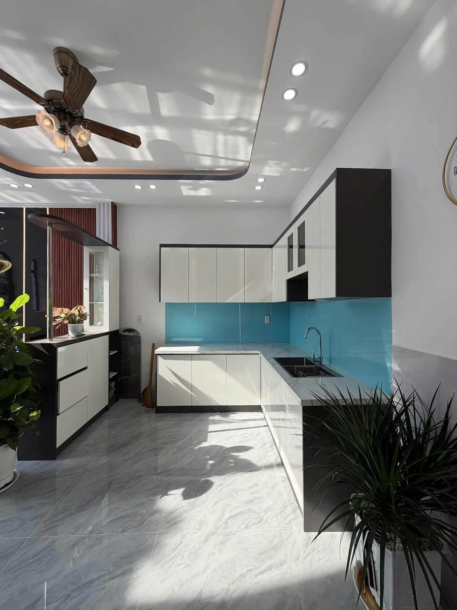 Bán nhà 100m² 3 phòng ngủ Bình Chánh 2 tỷ 350 - Ảnh thu nhỏ 4