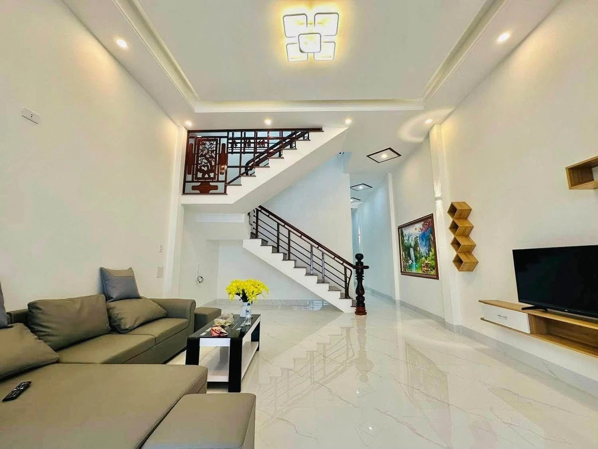 Bán nhà mặt tiền Trần Thái Tông 100m² 3 tầng 3.9 tỷ - Ảnh thu nhỏ 2