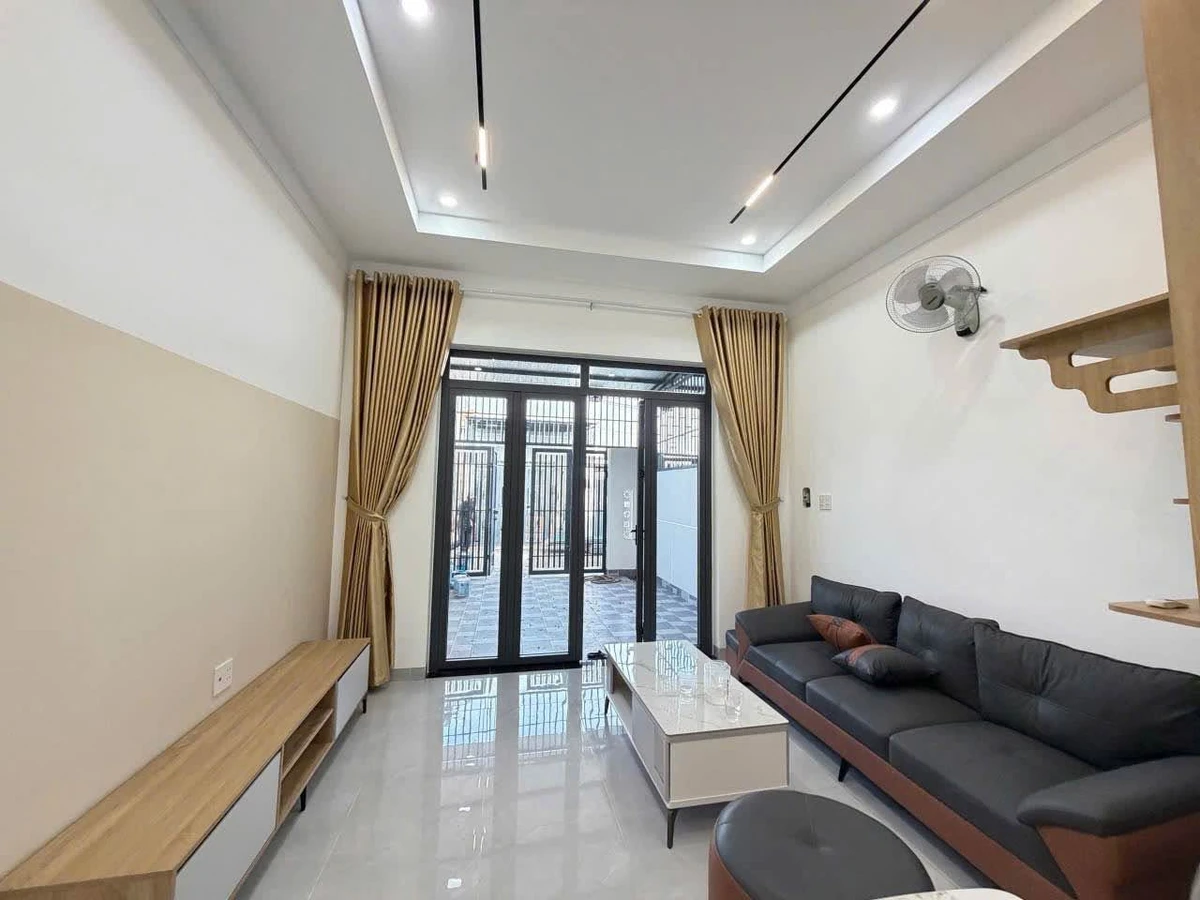 Bán nhà 2PN 84m² full nội thất giá 990 triệu Hóc Môn - Ảnh 1
