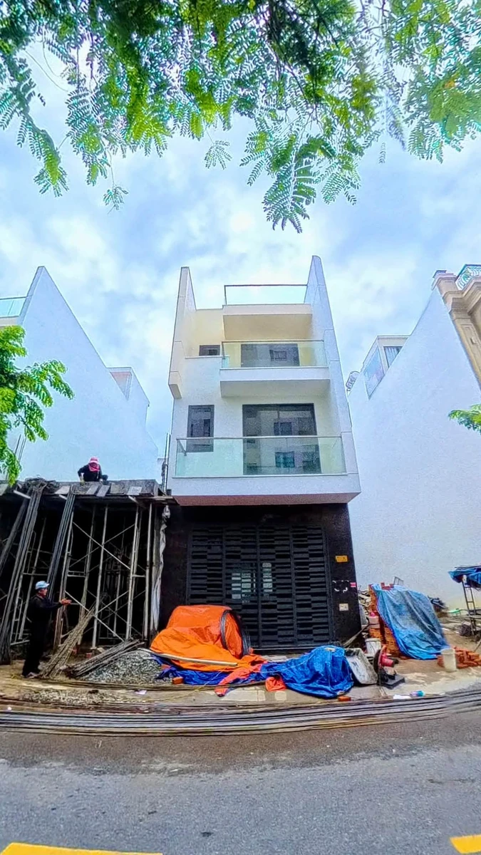 Bán nhà thô mặt tiền B8 VCN Phước Long 2, 95m² mặt tiền 13m - Ảnh 1