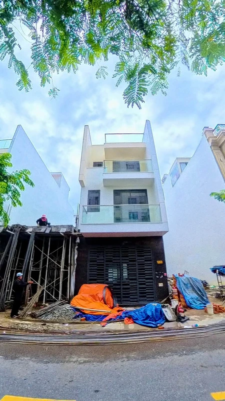 Bán nhà thô mặt tiền B8 VCN Phước Long 2, 95m² mặt tiền 13m