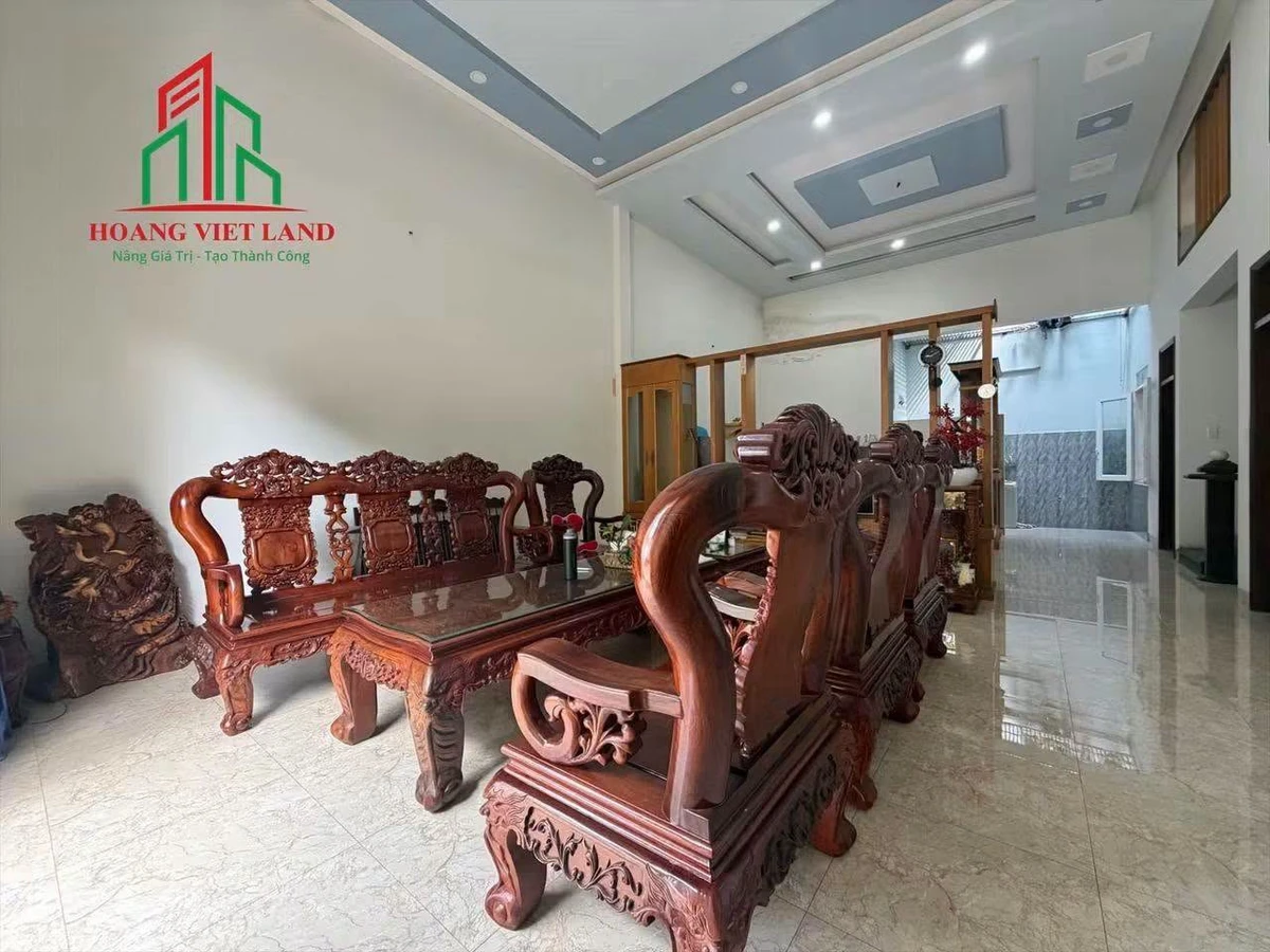 Nhà bán 10 tỷ, mặt tiền 10m, 180,5m² Quận 3 - Ảnh 1
