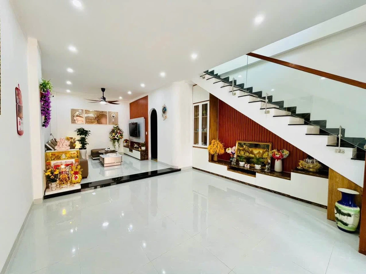 Nhà 3 tầng nội thất Lê Duẩn 190m² 3.6 tỷ - Ảnh thu nhỏ 2