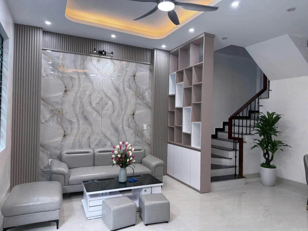 Nhà mặt tiền 3 tầng 41.8m² bán 2 tỷ 350 triệu Bình Hàn - Ảnh 1