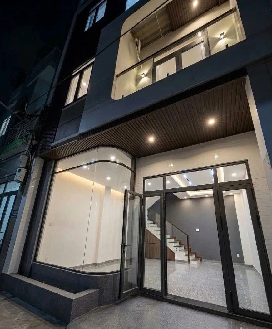 Bán nhà 3 tầng 43m² Nguyễn Thái Học, Quy Nhơn 3,4 tỷ - Ảnh 1