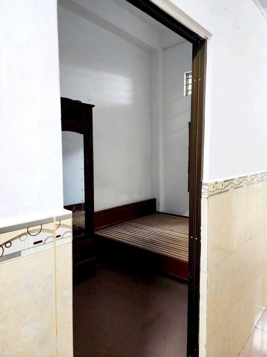 Nhà 2 tầng bán Phan Đình Phùng, Quảng Ngãi, 102m2, 3PN, 2WC, 2 tỷ - Ảnh thu nhỏ 4