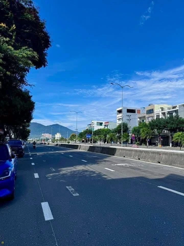 Bán lô đất mặt tiền 124m2 Ngô Quyền 12 tỷ - Ảnh 1